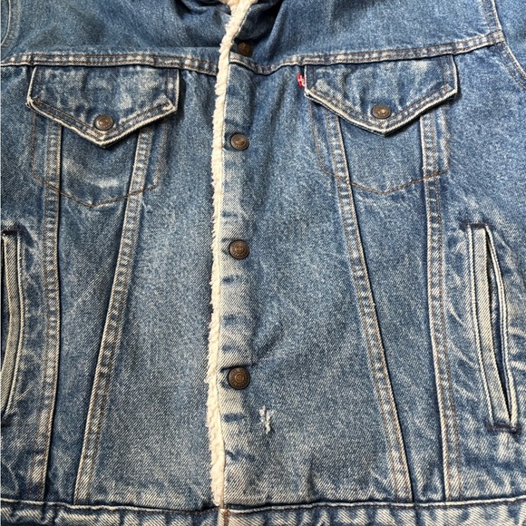 Vintage Levi’s 46R Sherpa-Lined Jean Jacket – Classic & Cozy - Picture 5 of 13
